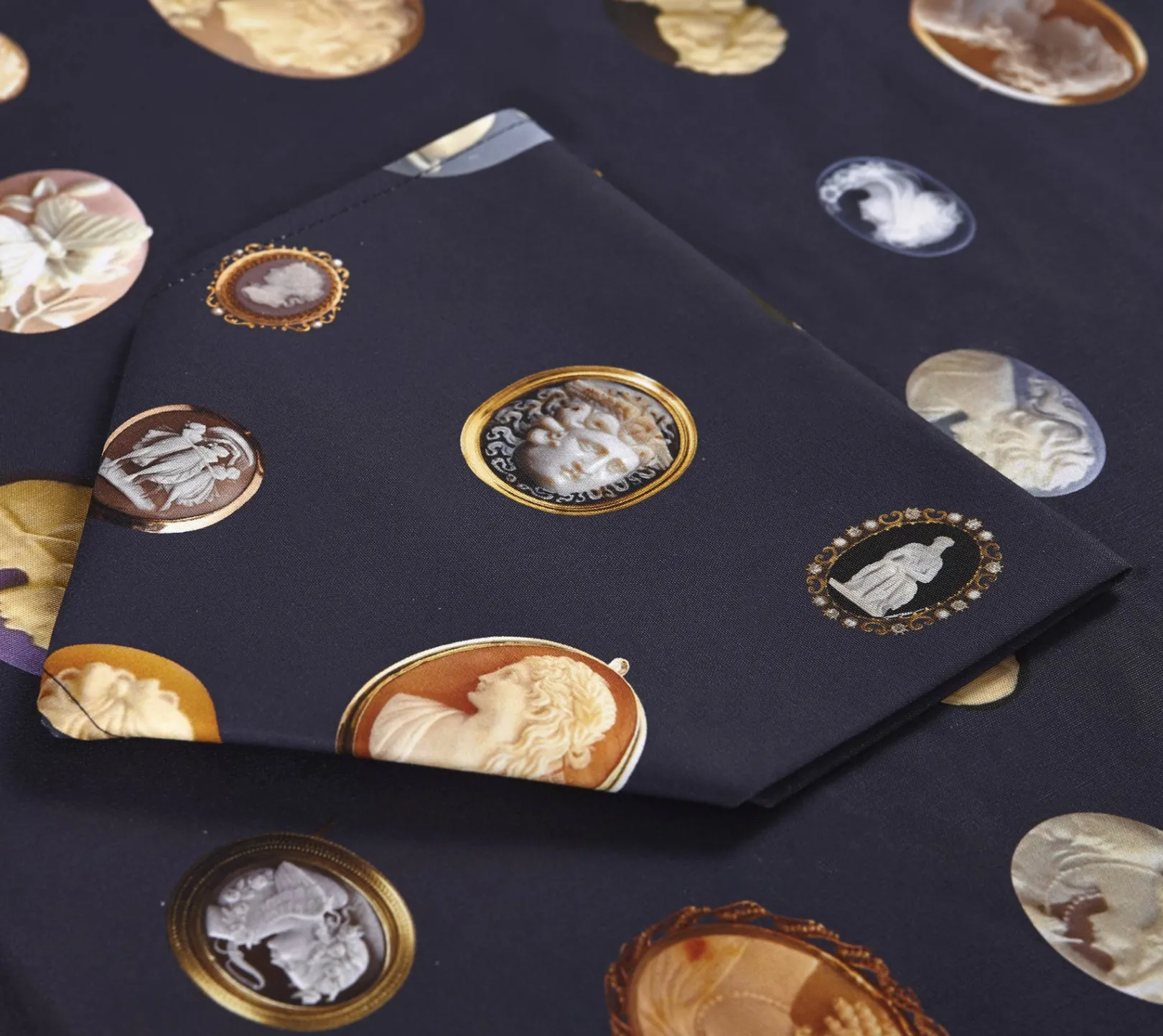 Chefanie Cameo Tablecloth| Tablecloths